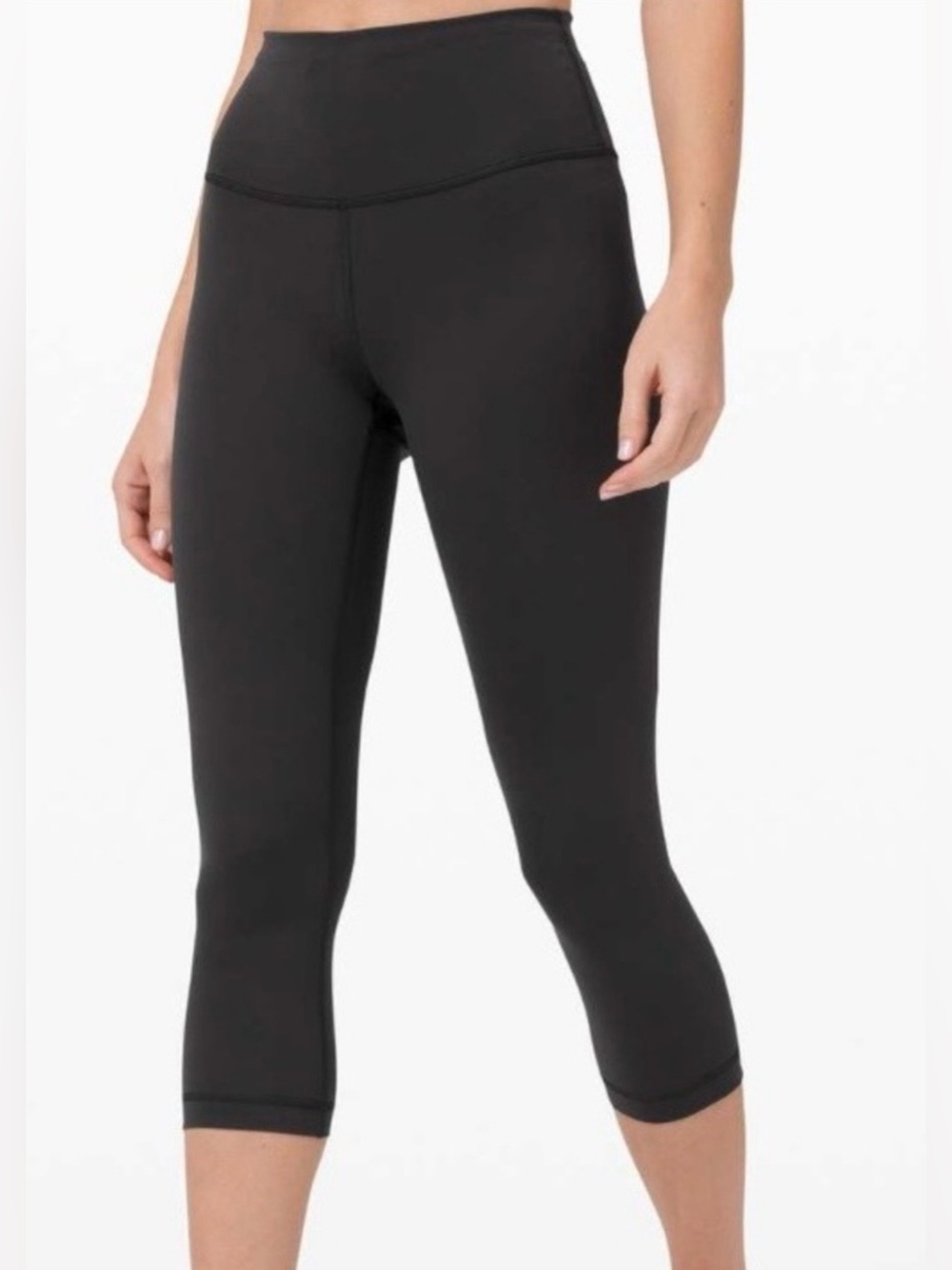 Lululemon Wunder Train High-Rise Crop 21" Black
Size 10